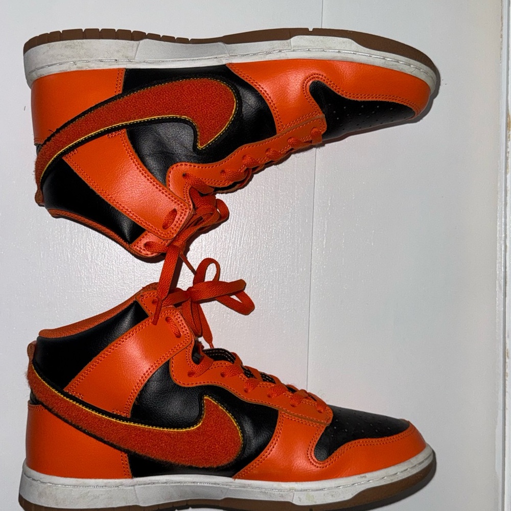 Nike High-Top Sneakers in Orange and Black - Picture 2 of 4